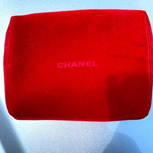 NWOT PETITE CHANEL RED VELVET HOLIDAY MAKEUP CASE